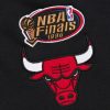 MITCHELL & NESS NBA POSTGAME FLEECE SHORTS VINTAGE LOGO CHICAGO BULLS BLACK